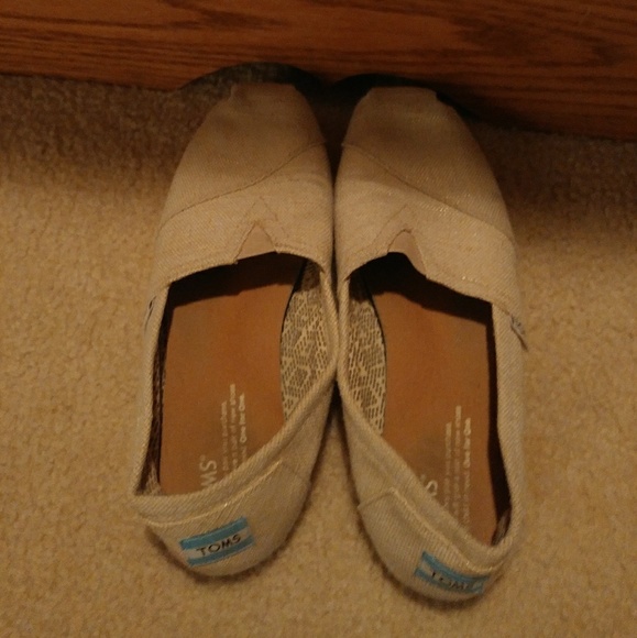 Toms - Picture 2 of 4